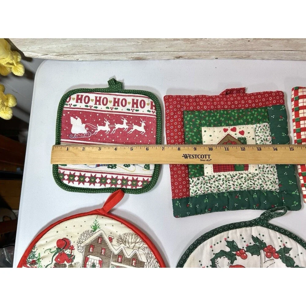 Vintage Lot of Vtg Christmas Cloth 9 Potholders 8 Napkins Table Kitchen Decor